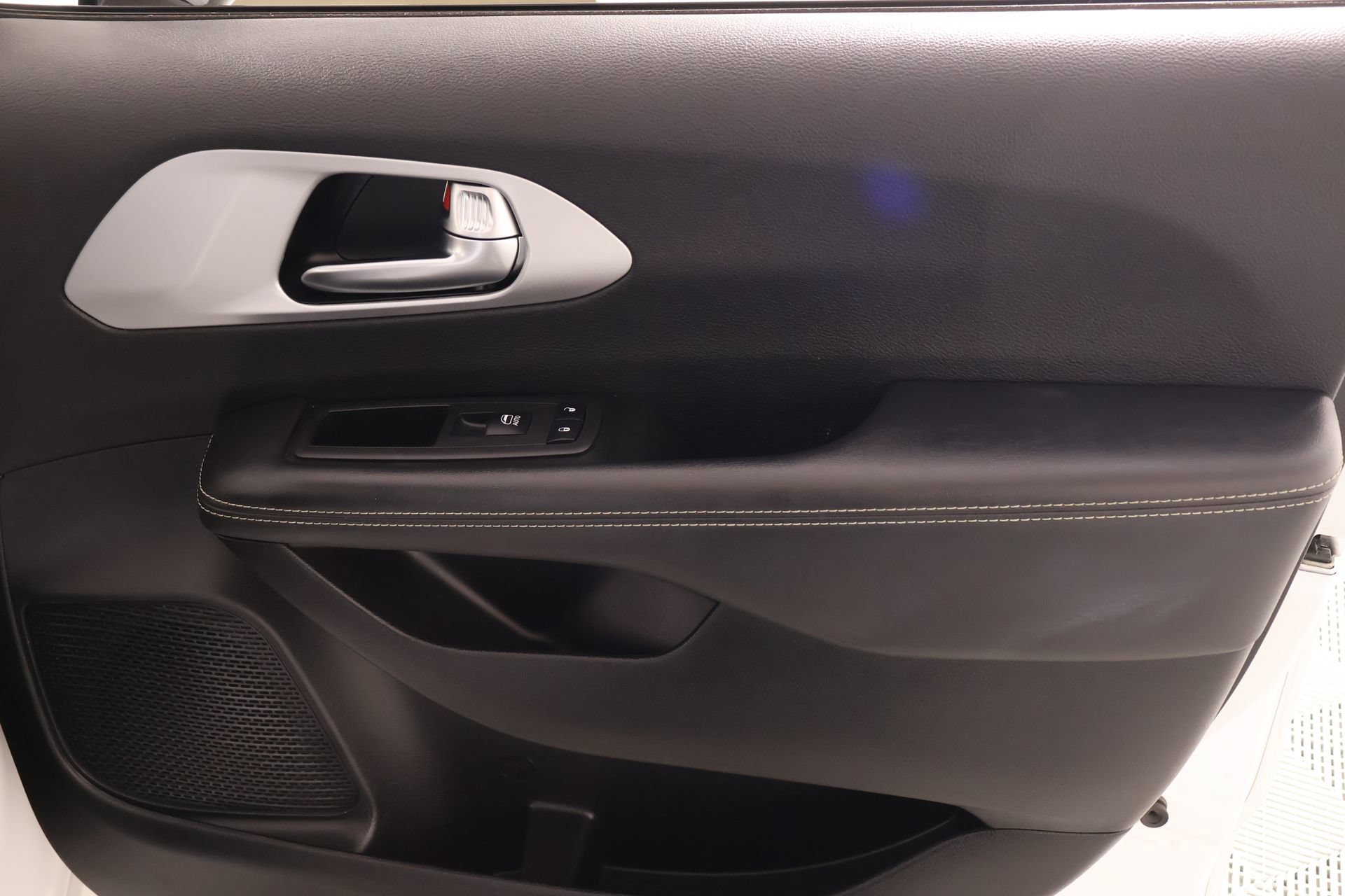 Used 2025 Chrysler Pacifica Limited FWD image 20