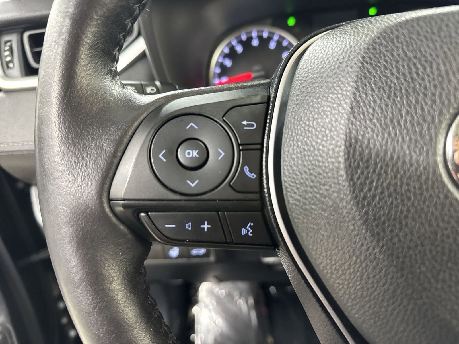 Used 2019 Toyota RAV4 XLE Premium w/ Advanced Technology Package image 37