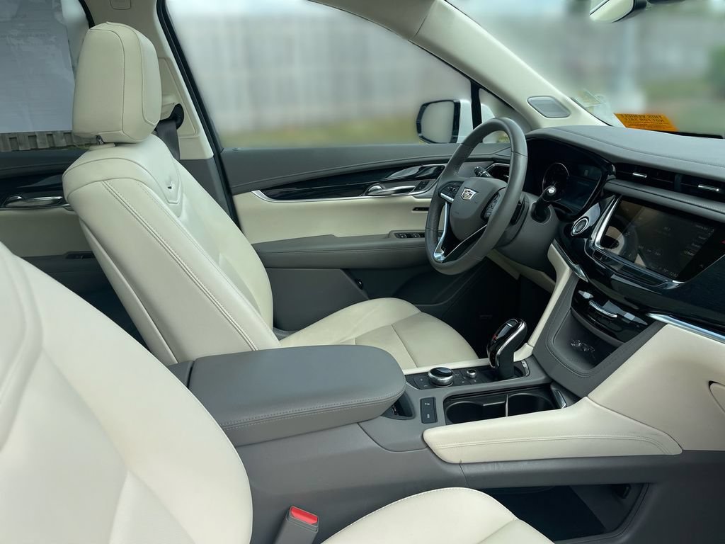Certified 2024 Cadillac XT6 Premium Luxury w/ LPO, Floor Liner Package AWD/4WD image 35