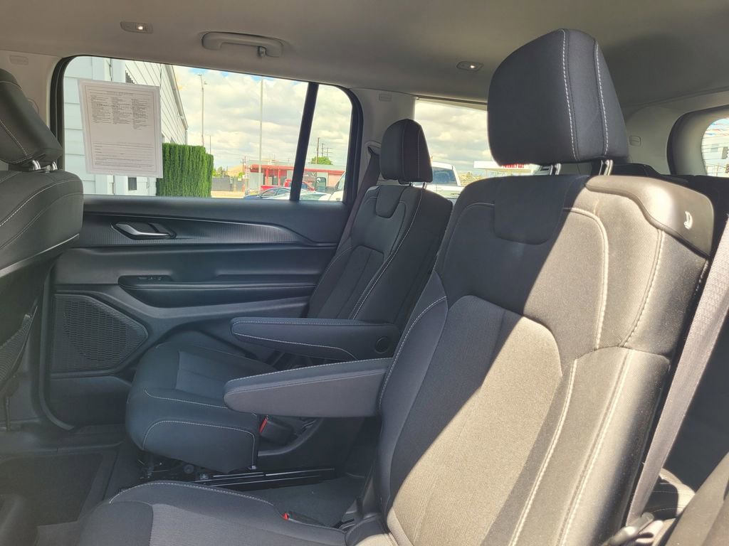 Used 2023 Jeep Grand Cherokee L Laredo AWD/4WD image 14