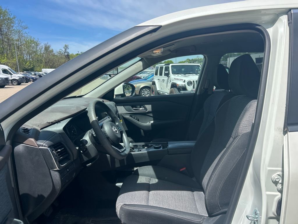 Used 2023 Nissan Rogue SV AWD/4WD image 10