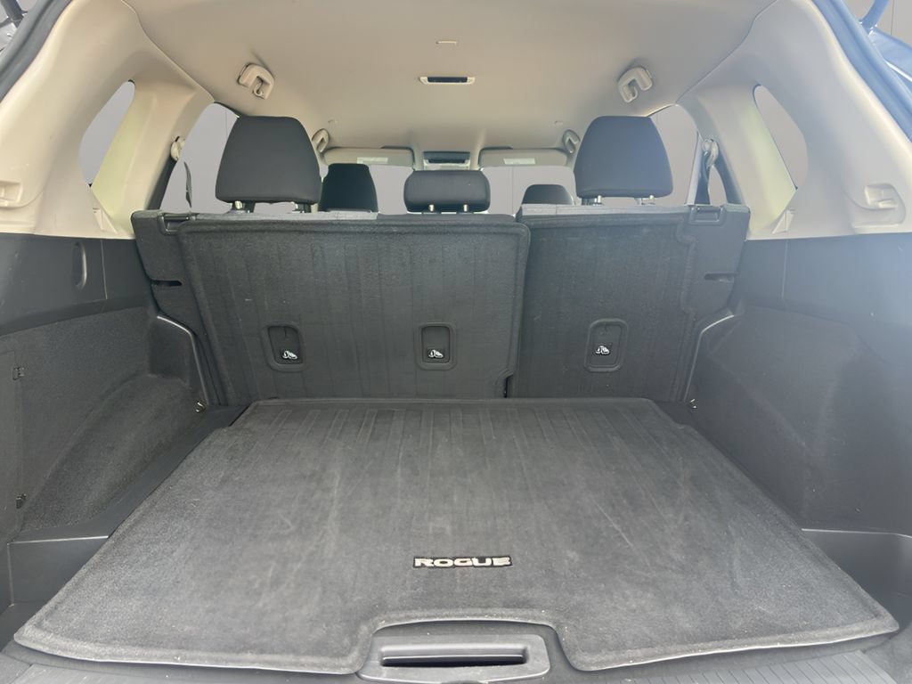 Used 2023 Nissan Rogue SV FWD image 17