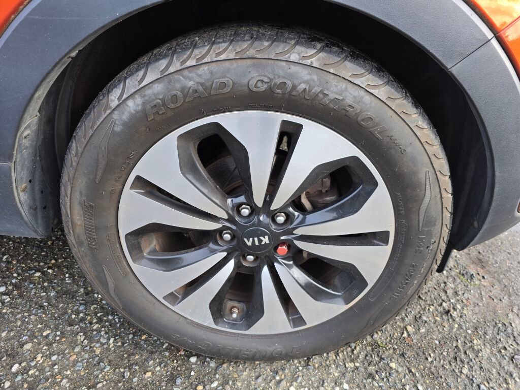 Used 2011 Kia Sportage SX w/ Premium Pkg w/Leather Seats image 9