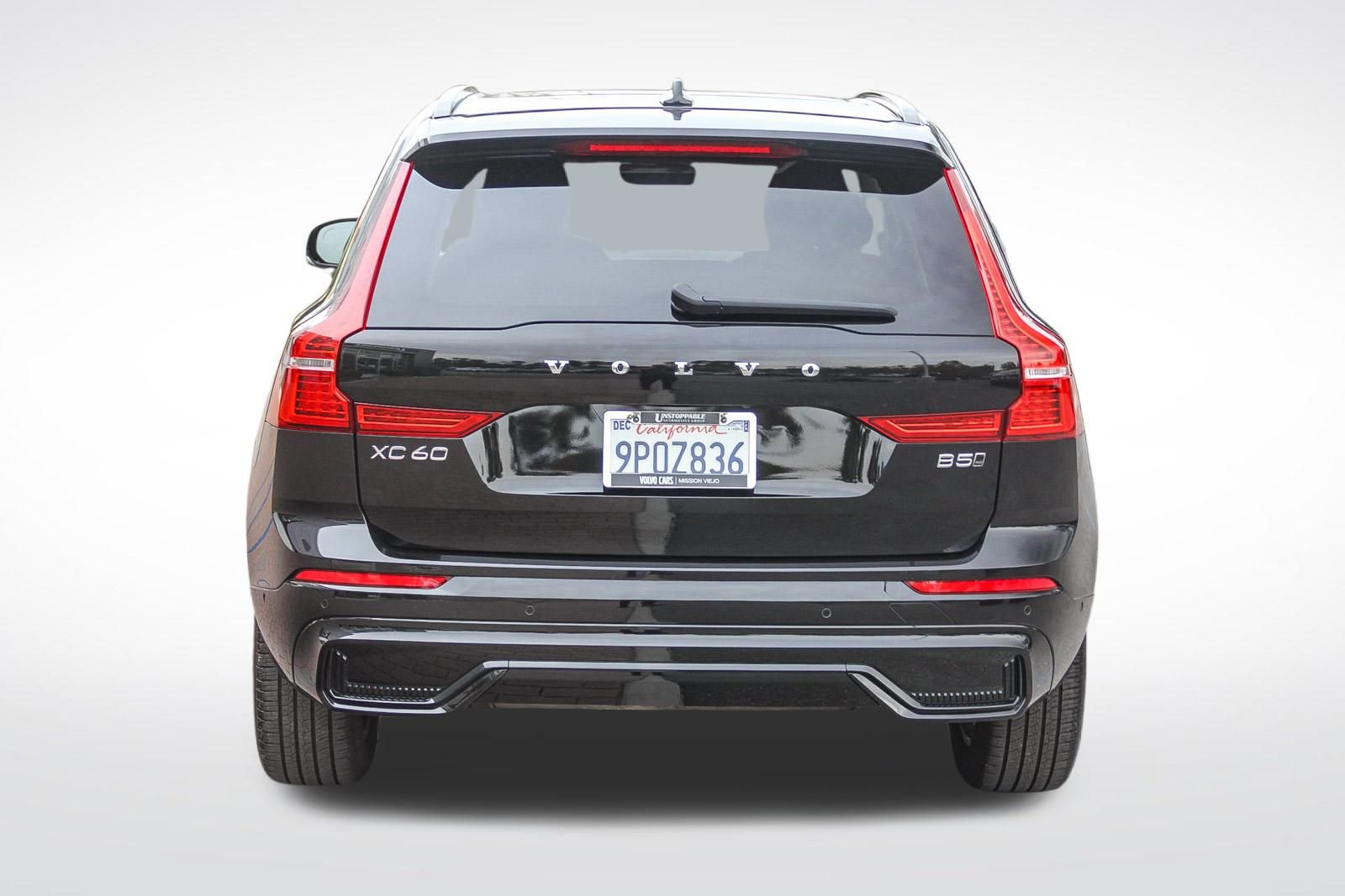 Used 2025 Volvo XC60 B5 Plus image 8