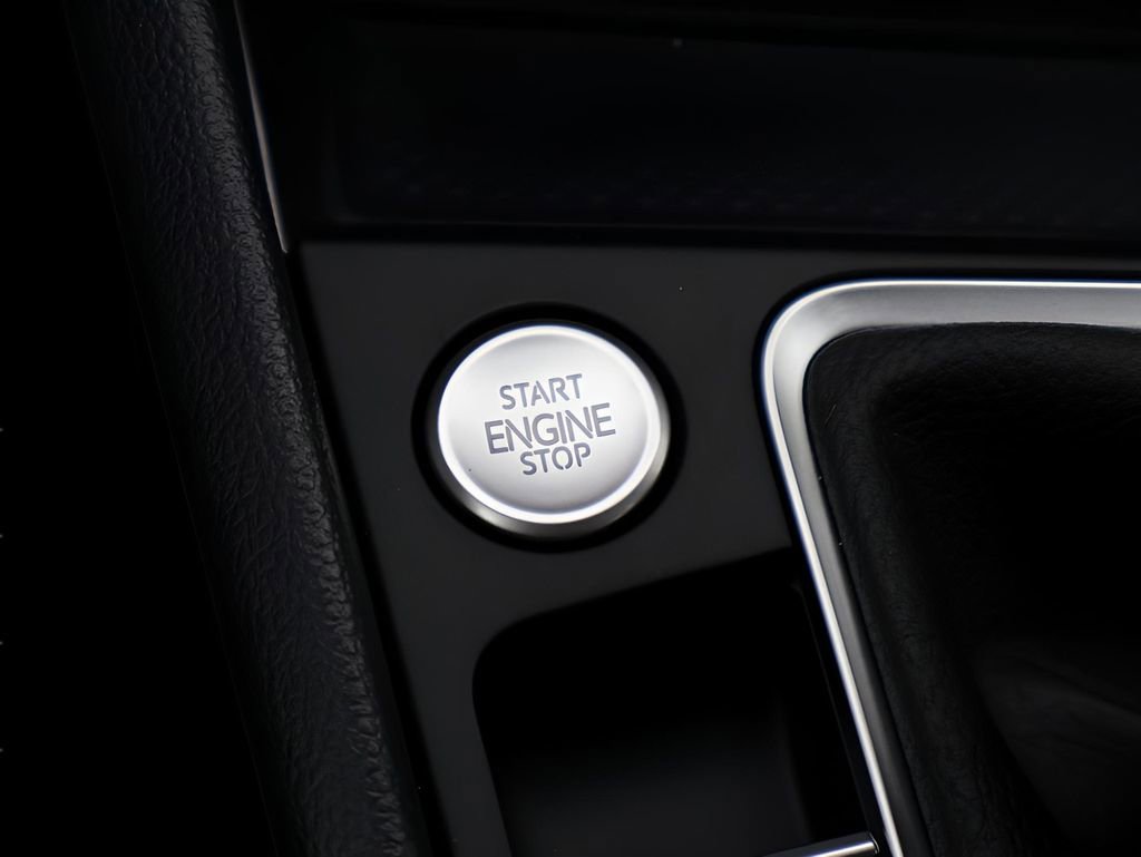 Used 2025 Volkswagen Jetta SE image 28