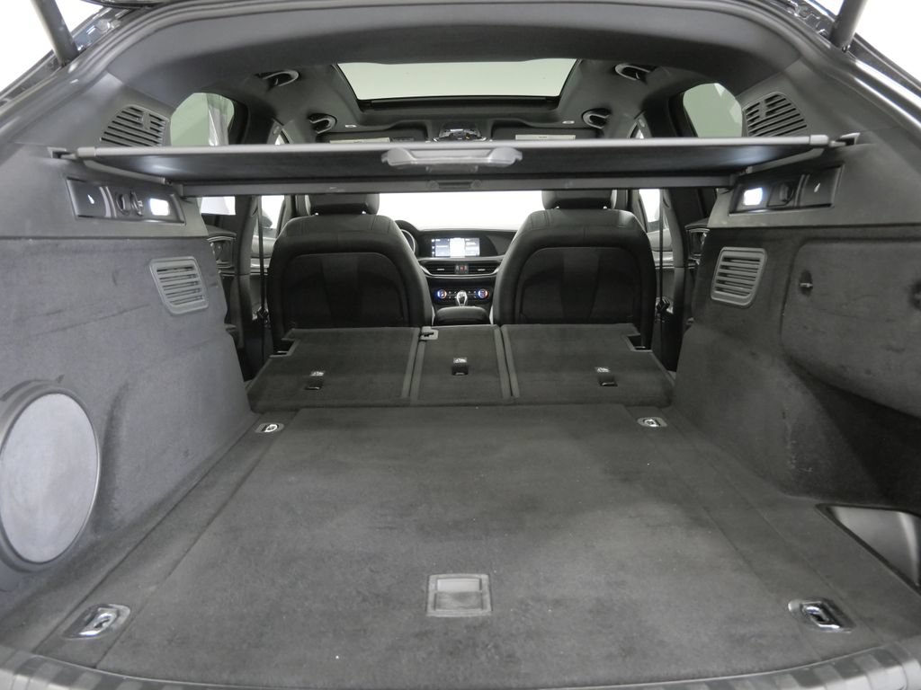 Used 2024 Alfa Romeo Stelvio Veloce AWD/4WD image 28