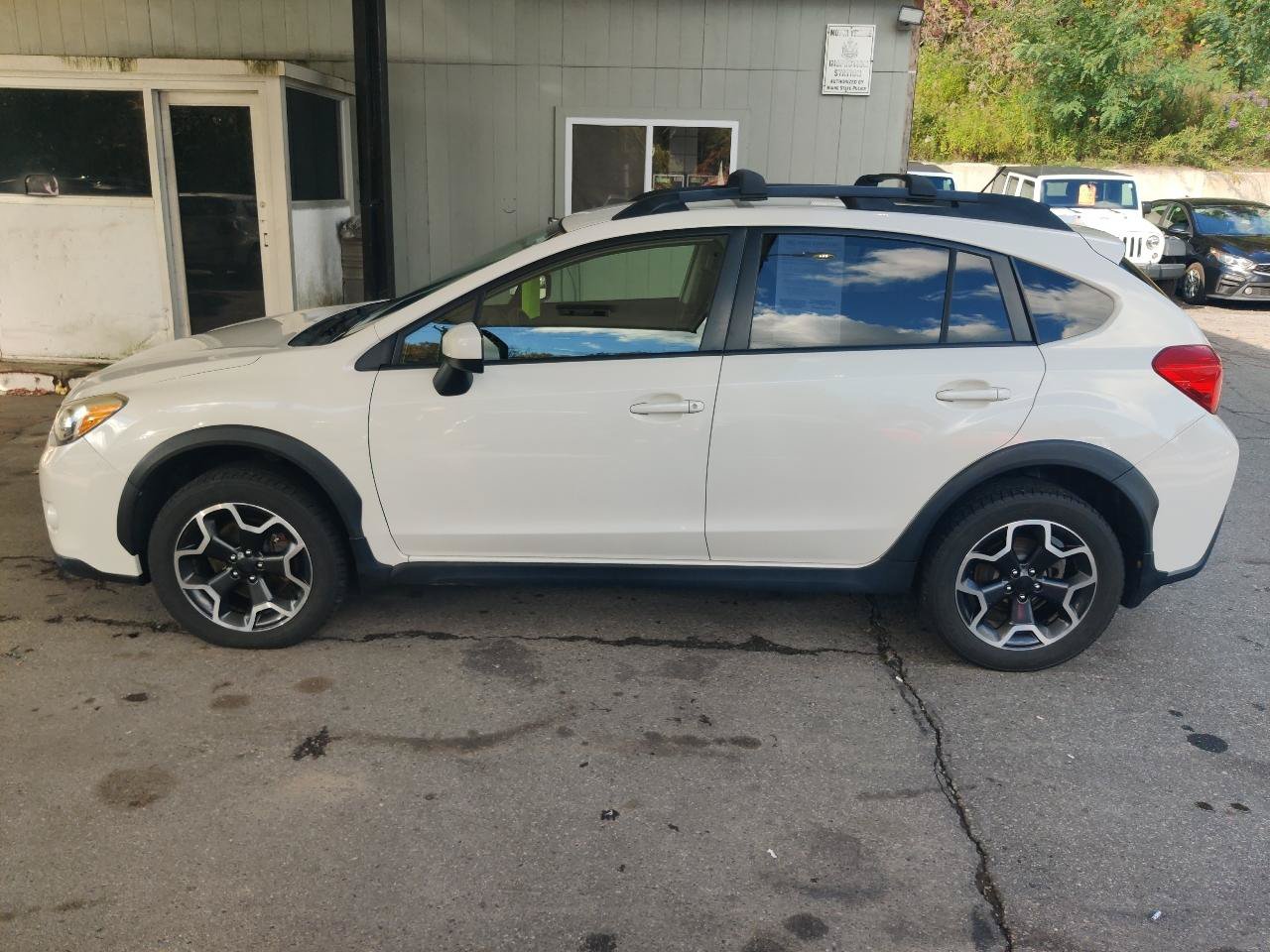 Used 2015 Subaru Crosstrek 2.0i Premium AWD/4WD image 3