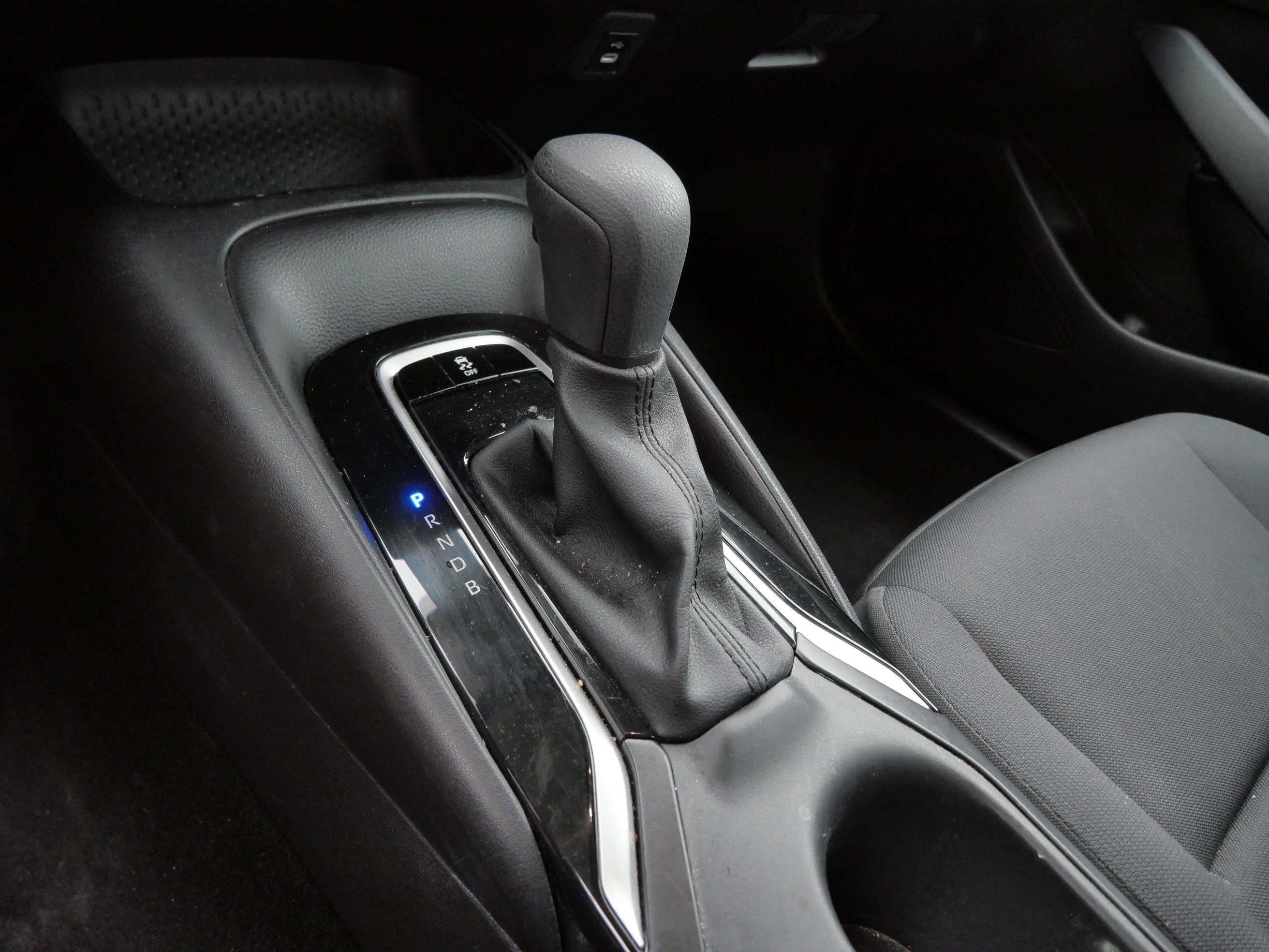 Certified 2025 Toyota Corolla LE FWD image 25