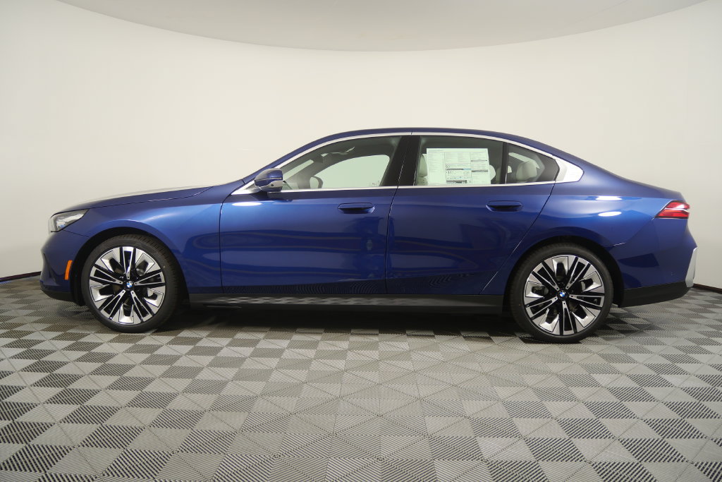 New 2027 BMW 530i w/ Premium Package RWD image 7