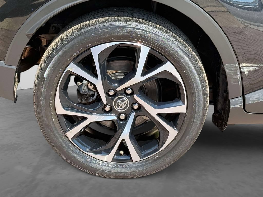 Used 2019 Toyota C-HR XLE FWD image 7