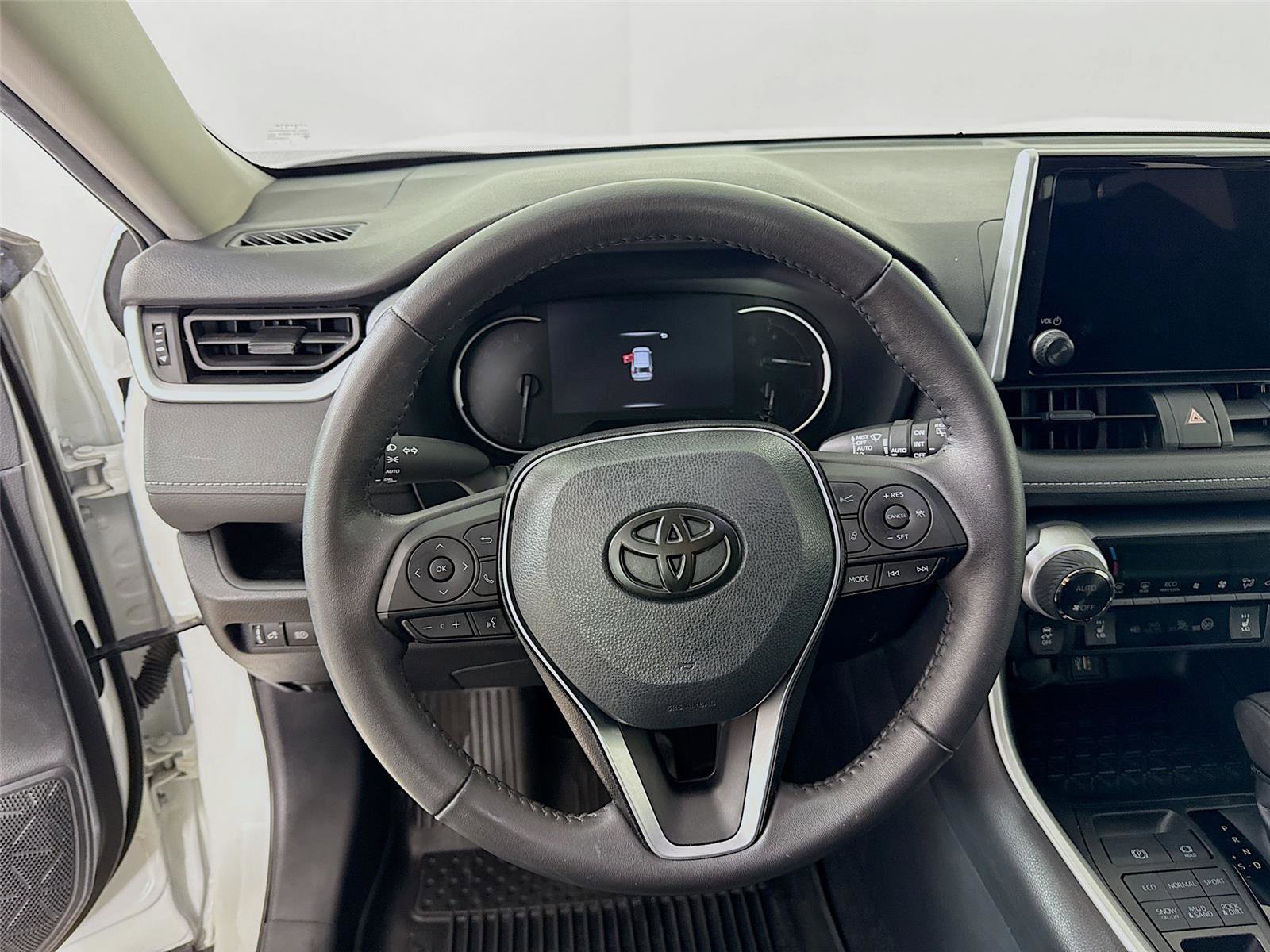 Used 2023 Toyota RAV4 XLE w/ Convenience Package image 12