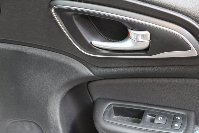 Used 2015 Chrysler 200 LX image 9