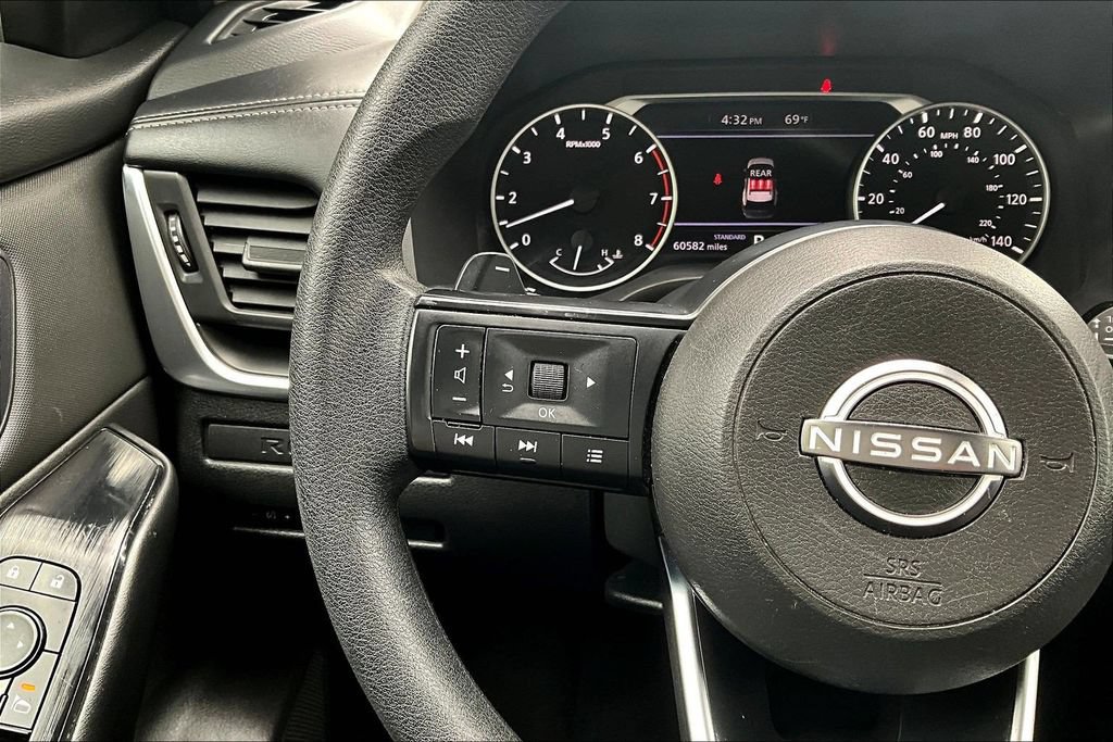Used 2024 Nissan Rogue S FWD image 12