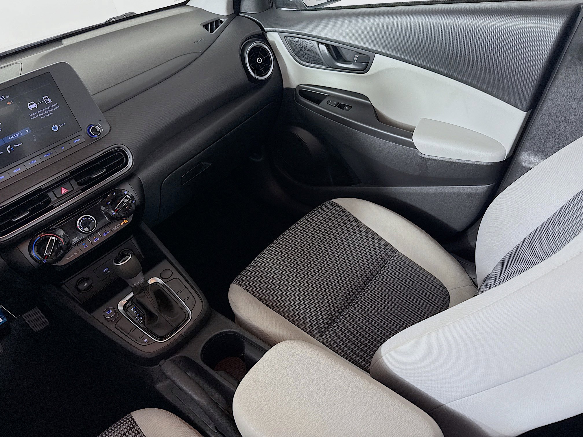 Used 2023 Hyundai Kona SE image 26