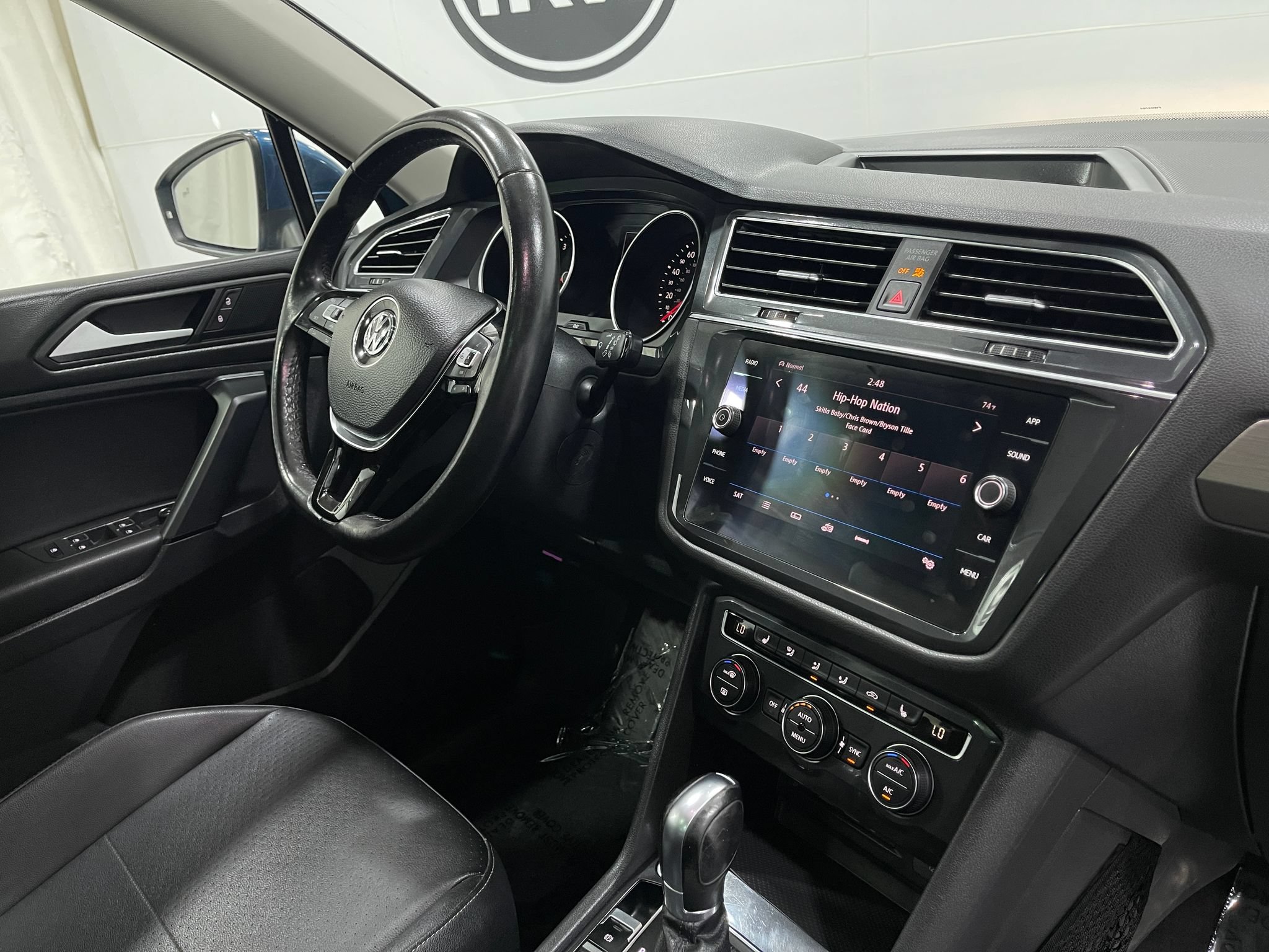 Used 2019 Volkswagen Tiguan SEL AWD/4WD image 19