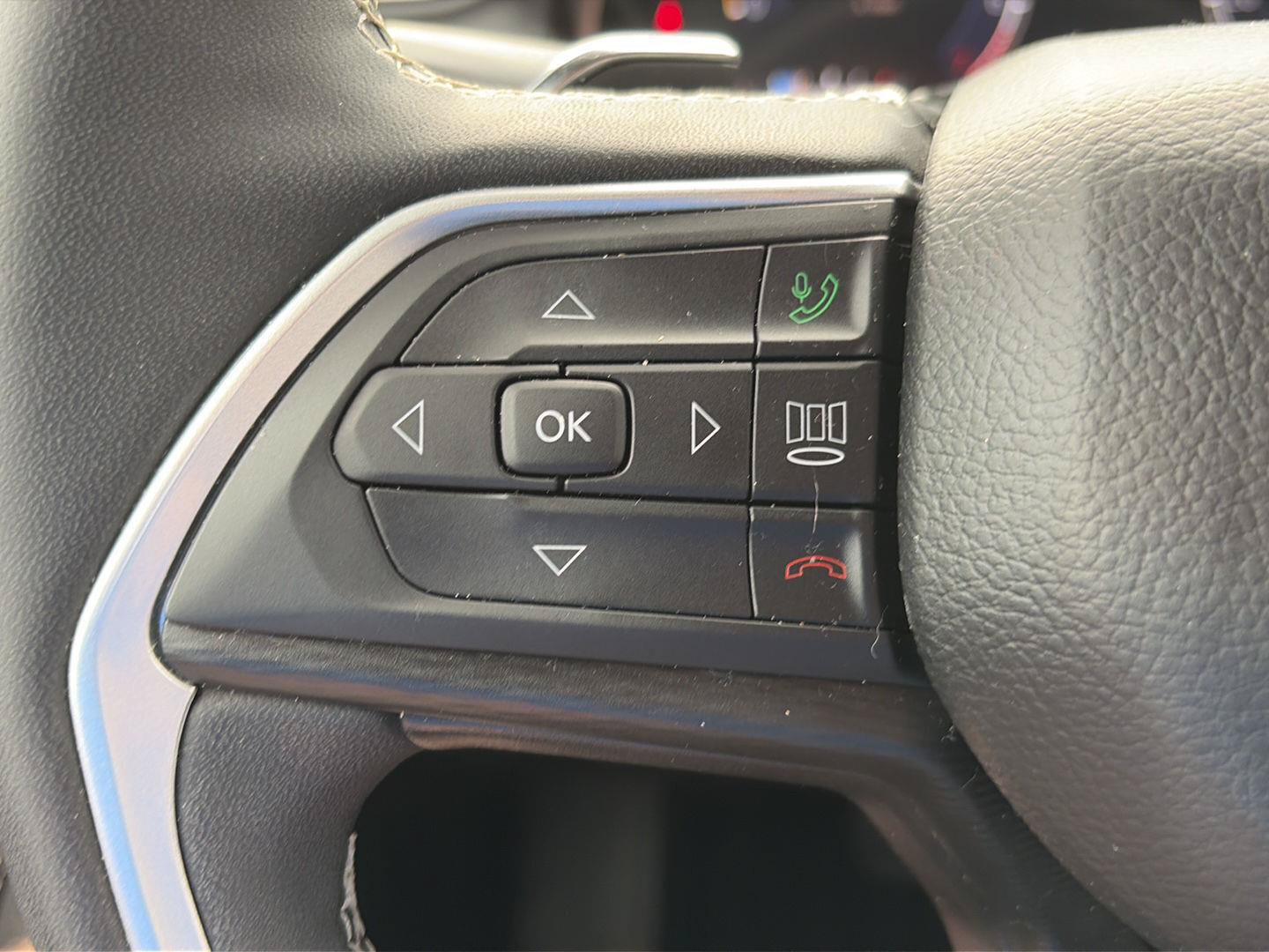 Used 2024 Jeep Grand Cherokee Altitude AWD/4WD image 14
