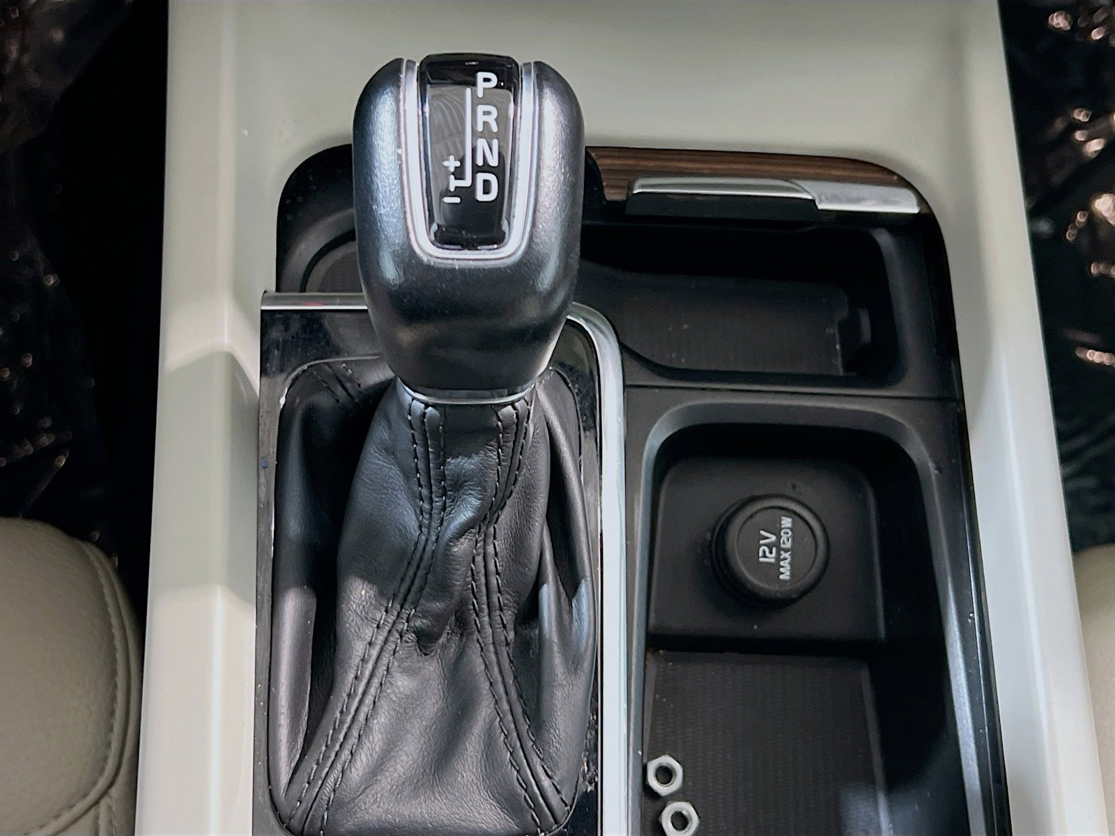 Used 2021 Volvo XC60 T5 Momentum w/ Protection Package Premier image 12