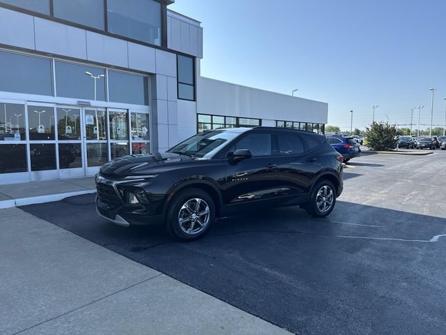 Used 2024 Chevrolet Blazer LT w/ Convenience Package FWD image 2