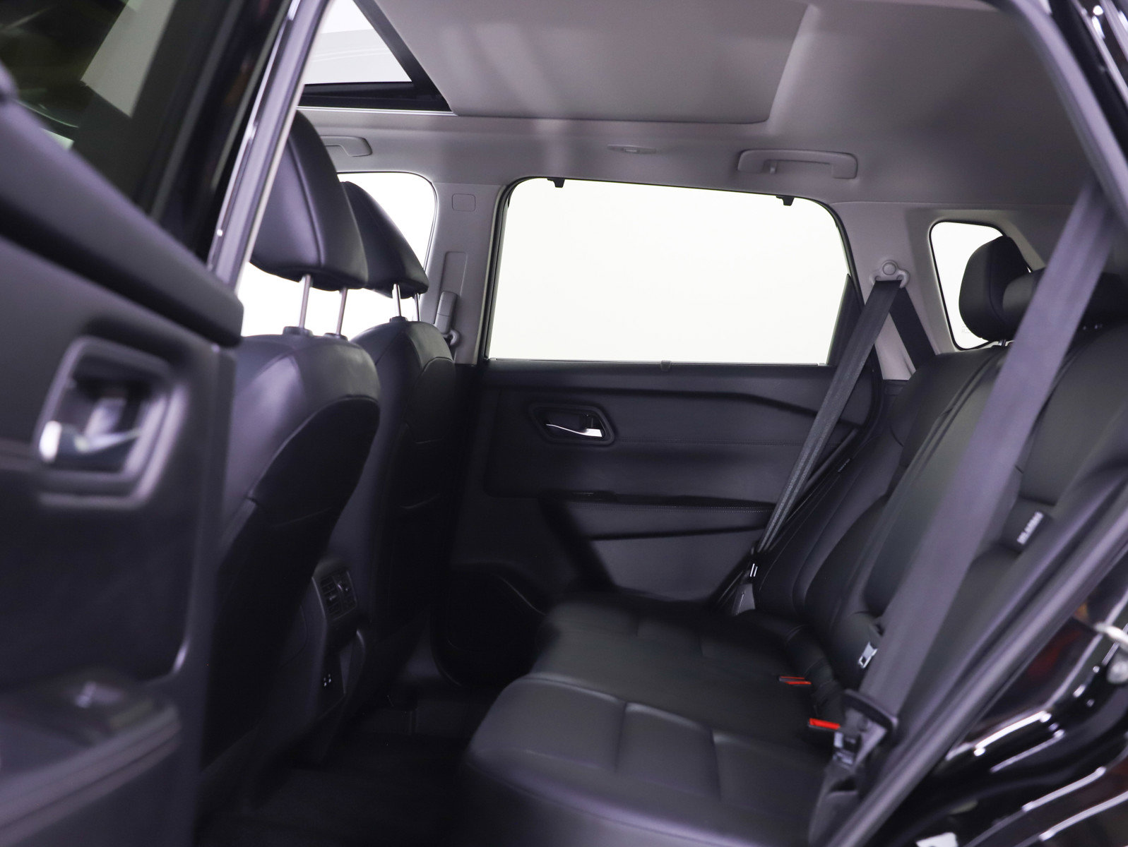 Used 2024 Nissan Rogue SV w/ SV Premium Package image 18