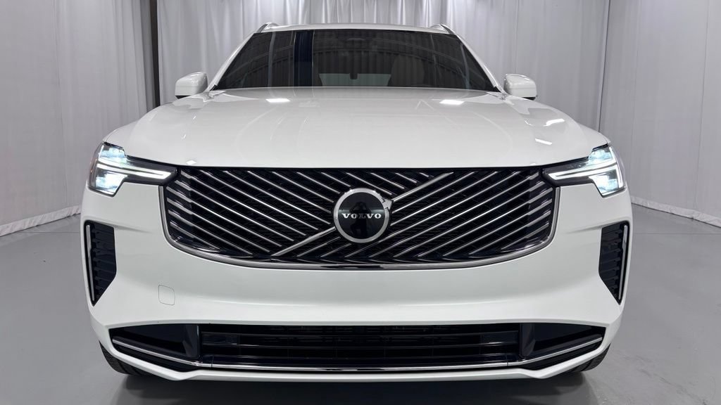 Certified 2025 Volvo XC90 B5 Core w/ Protection Package AWD/4WD image 3