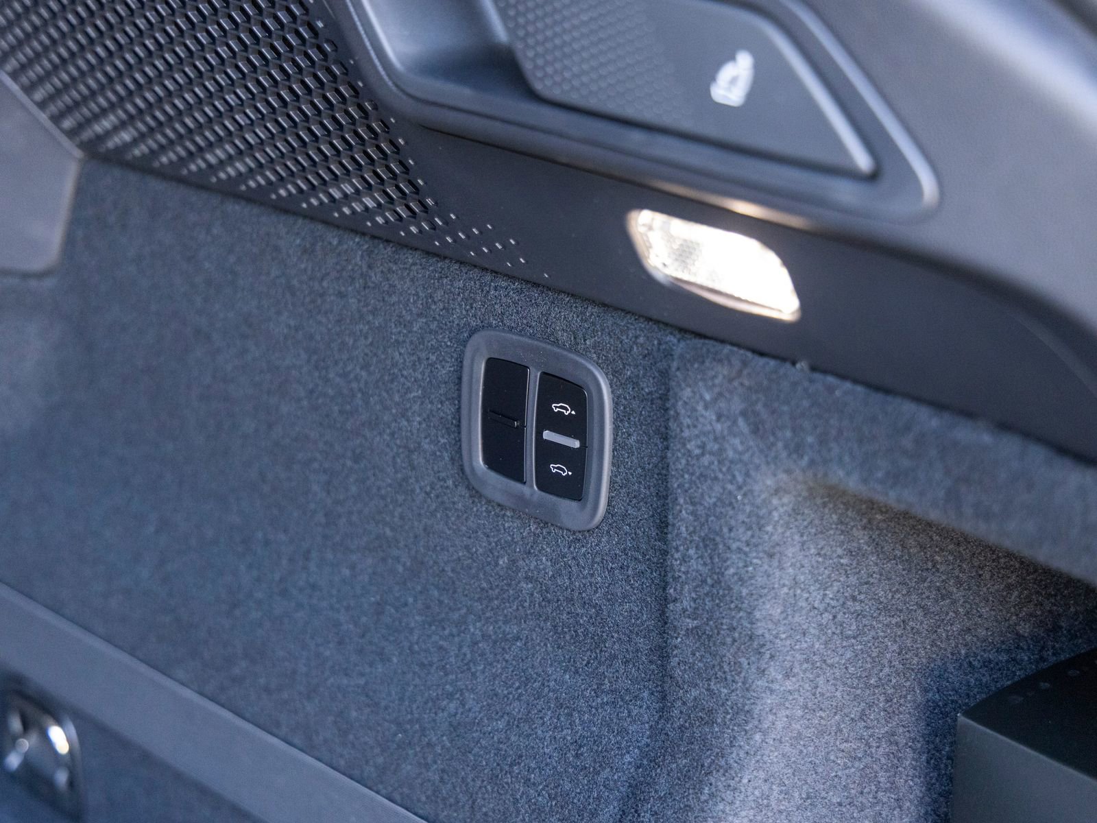 New 2026 Porsche Macan Turbo Electric image 47