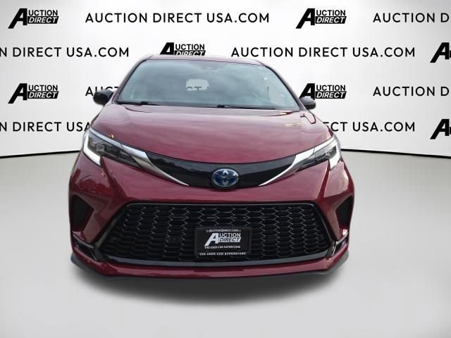 Used 2023 Toyota Sienna XSE image 5