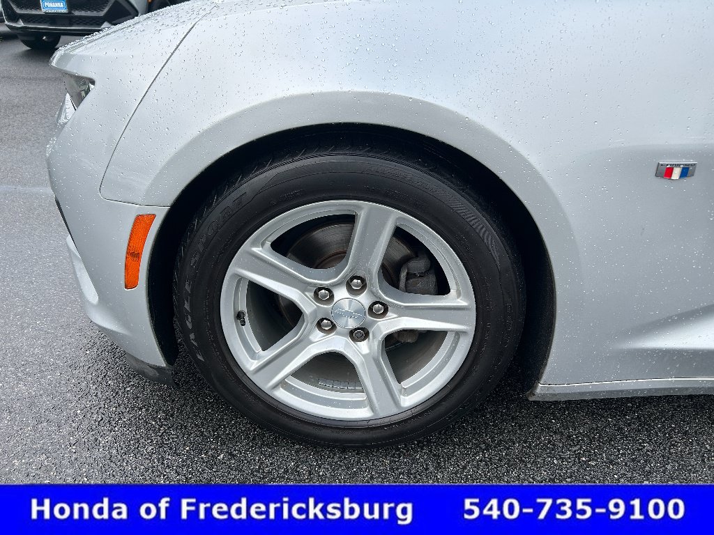 Used 2017 Chevrolet Camaro LT RWD image 13