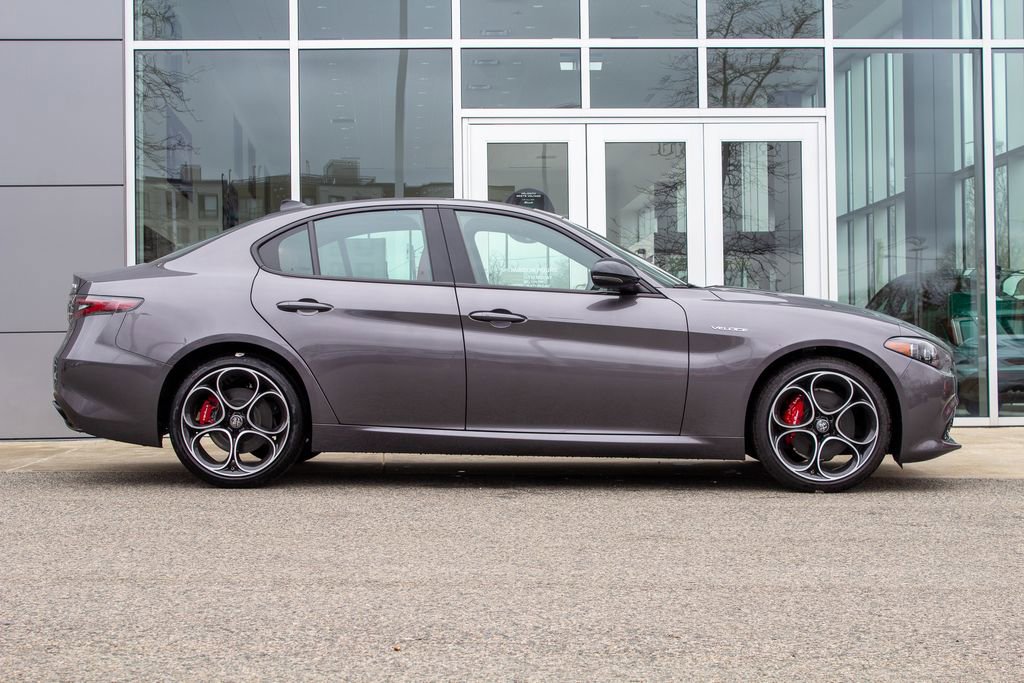New 2025 Alfa Romeo Giulia AWD w/ Veloce Package AWD image 4