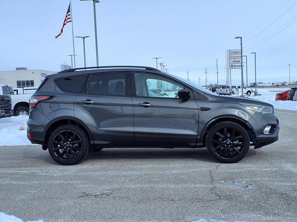Used 2017 Ford Escape SE w/ Equipment Group 201A image 2
