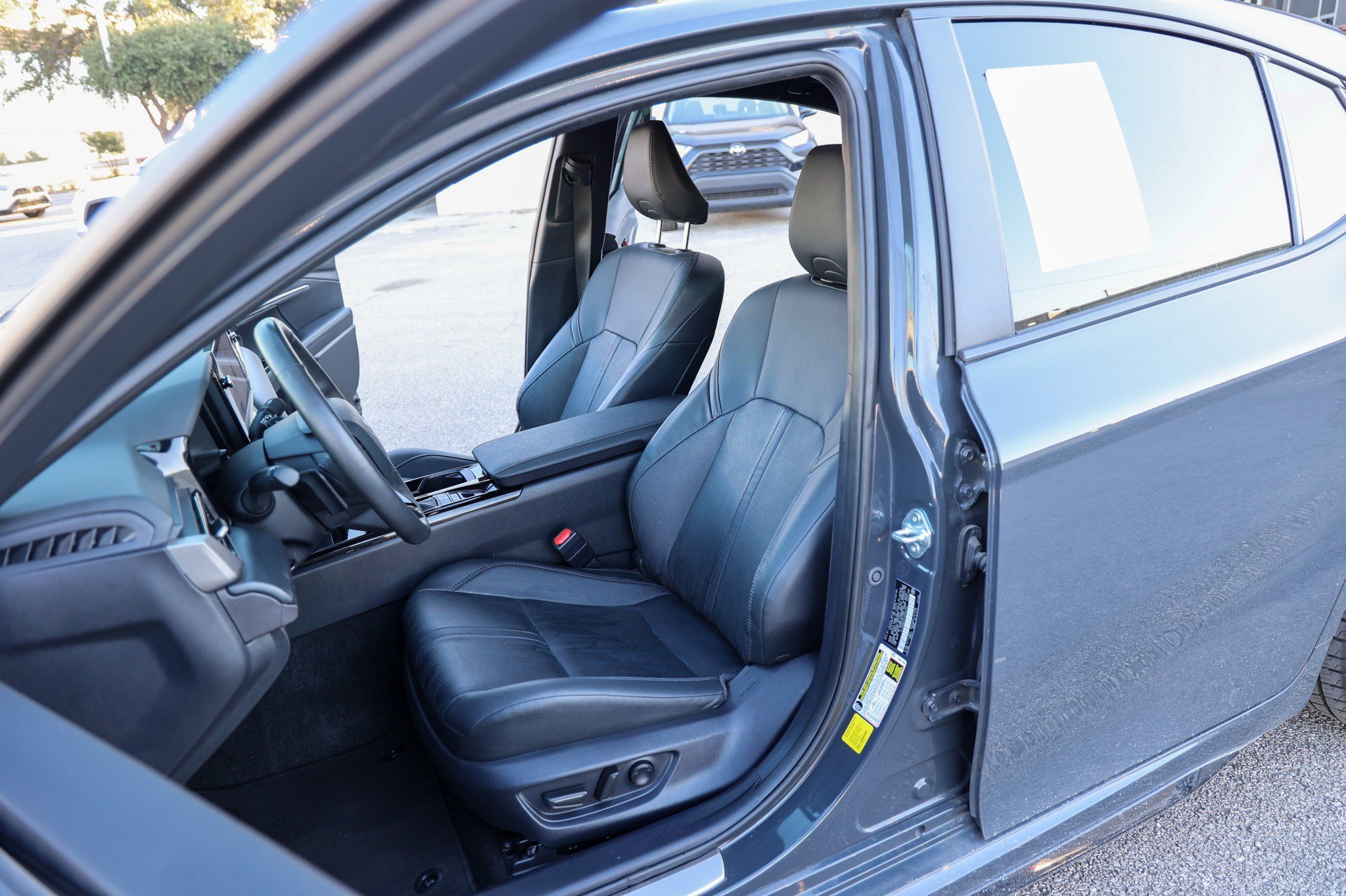Used 2025 Toyota Camry XSE FWD image 34