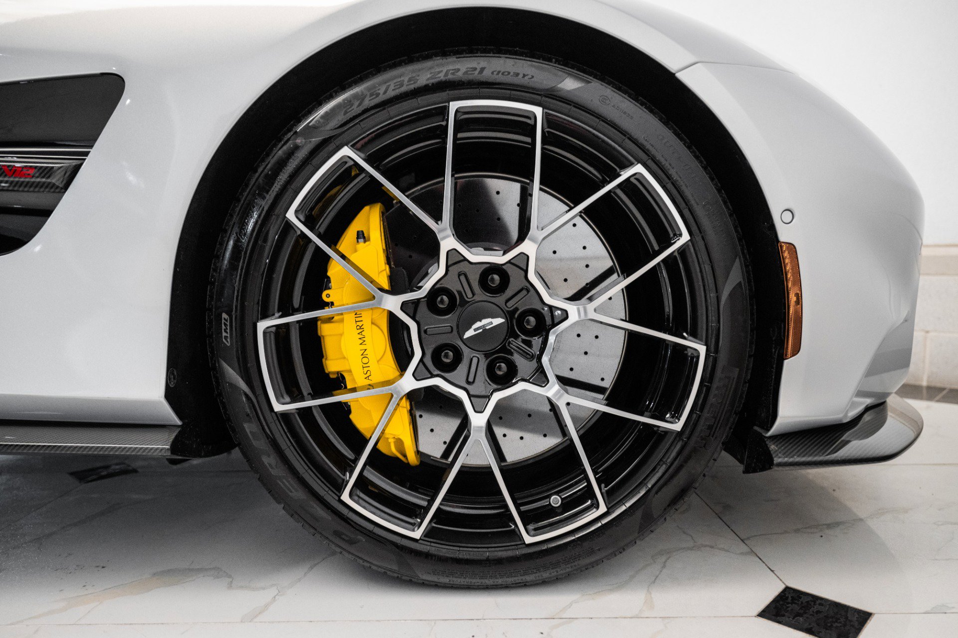 Used 2025 Aston Martin Vanquish image 48