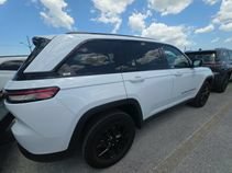 Used 2024 Jeep Grand Cherokee Altitude AWD/4WD image 18