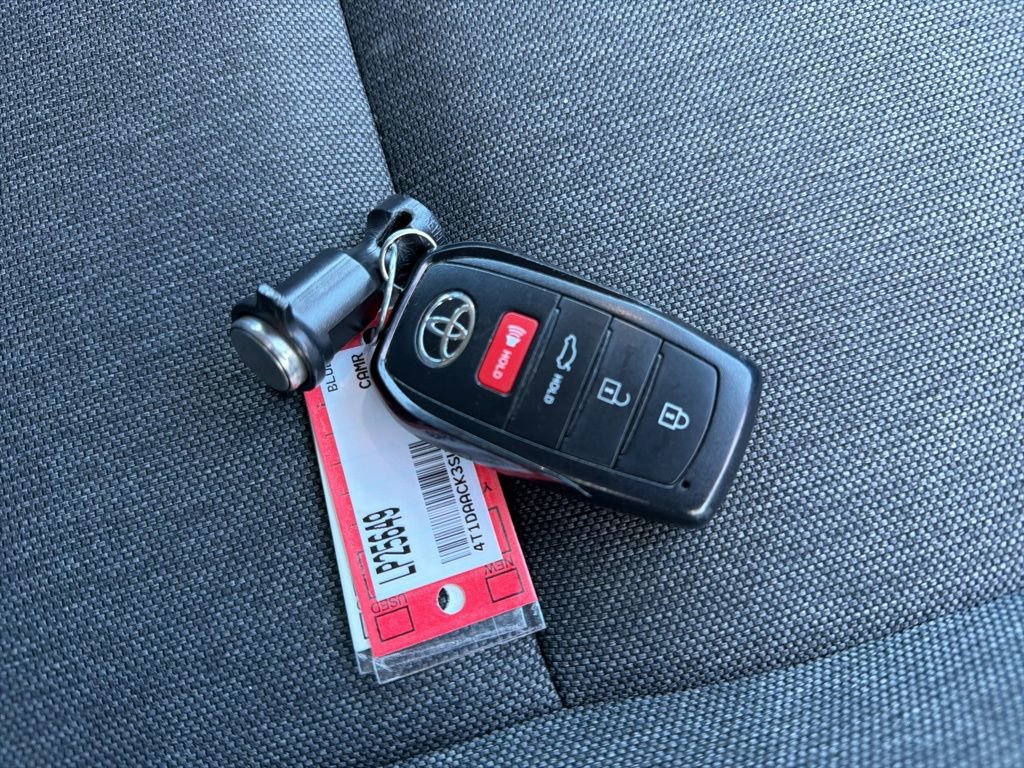 Used 2025 Toyota Camry LE image 33