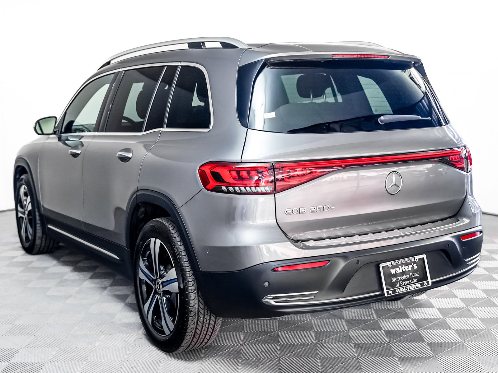 Certified 2023 Mercedes-Benz EQB 250+ w/ Exclusive Package image 2