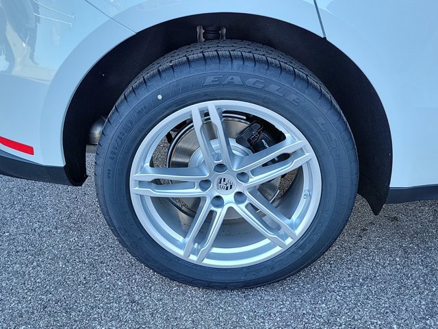 Used 2025 Porsche Macan image 12