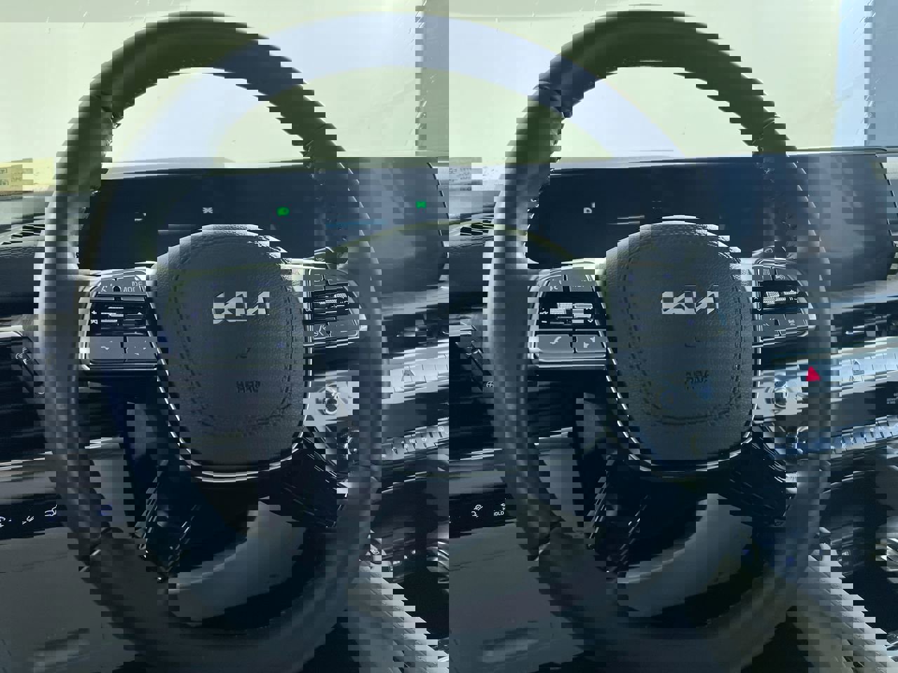 Used 2025 Kia Telluride EX w/ EX Captain's Chair Package image 16