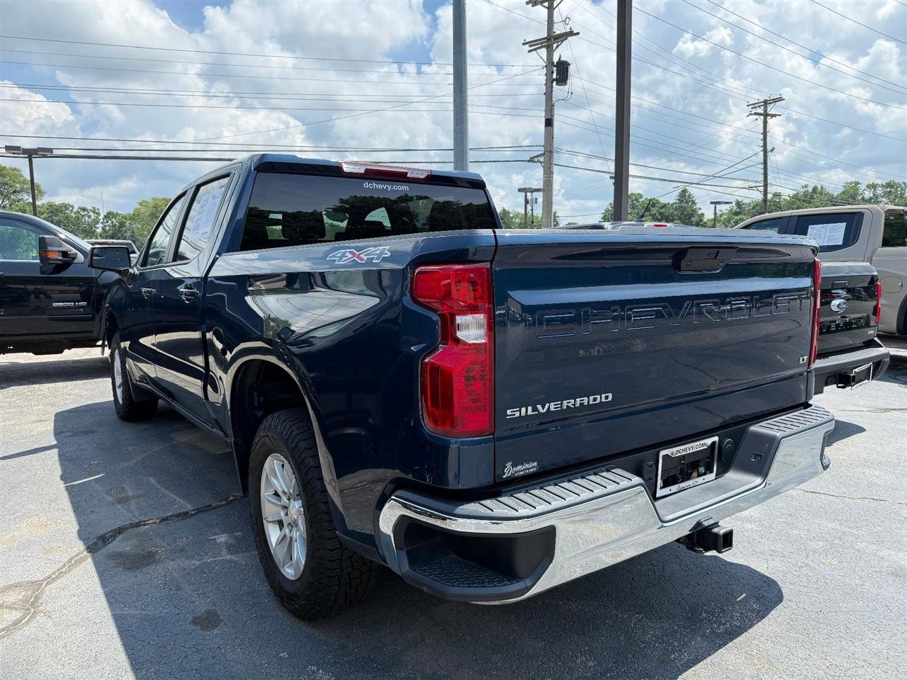 Used 2022 Chevrolet Silverado 1500 LT AWD/4WD image 5