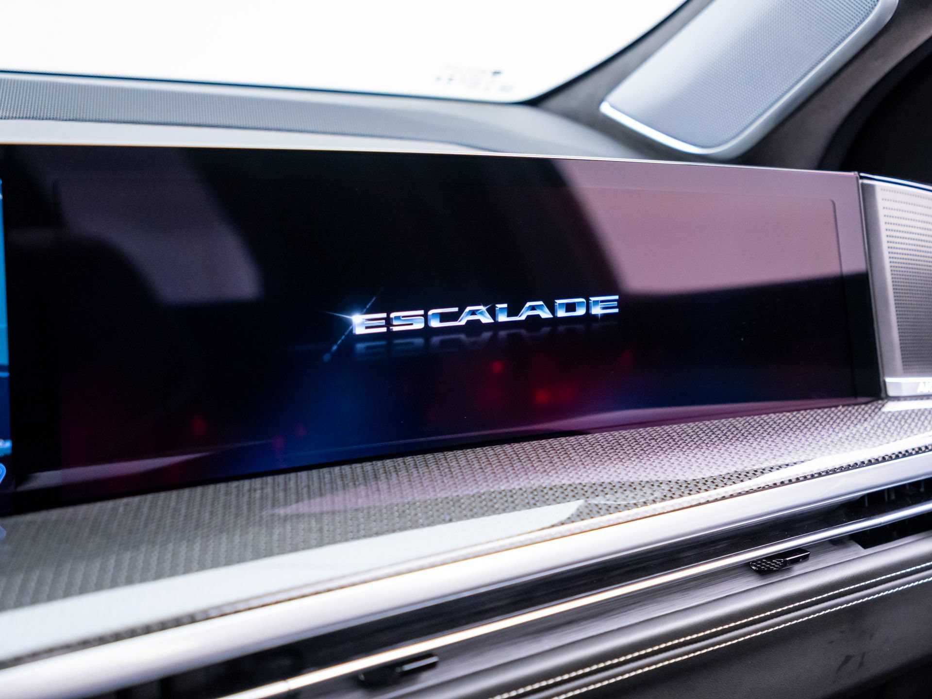 Certified 2025 Cadillac Escalade V w/ LPO, ONYX Package AWD/4WD image 33