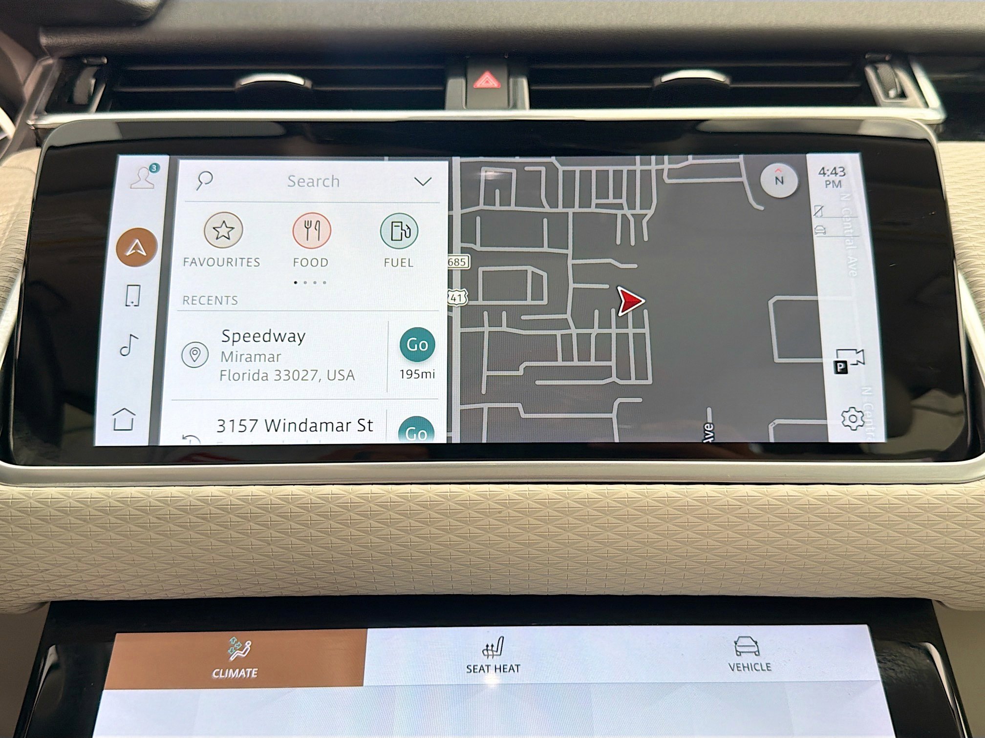 Used 2022 Land Rover Range Rover Velar R-Dynamic S image 33