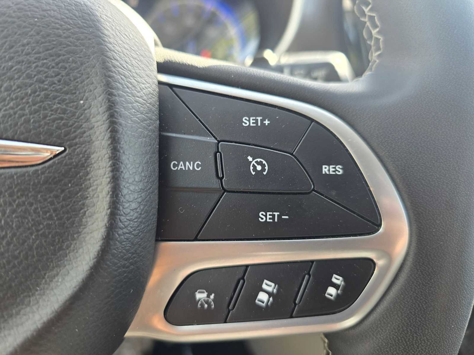 Used 2024 Chrysler Pacifica Touring-L image 31