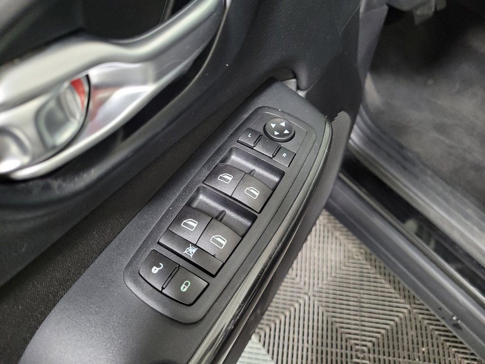 Used 2015 Jeep Cherokee Sport FWD image 27
