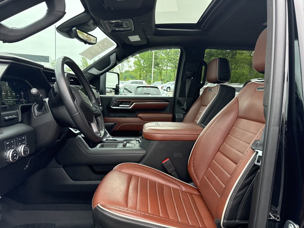 Used 2024 GMC Sierra 3500 Denali Ultimate AWD/4WD image 9
