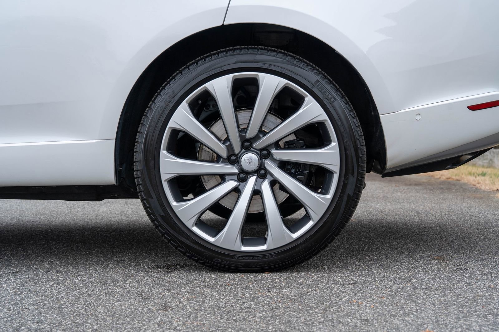 Used 2024 Land Rover Range Rover Autobiography image 10