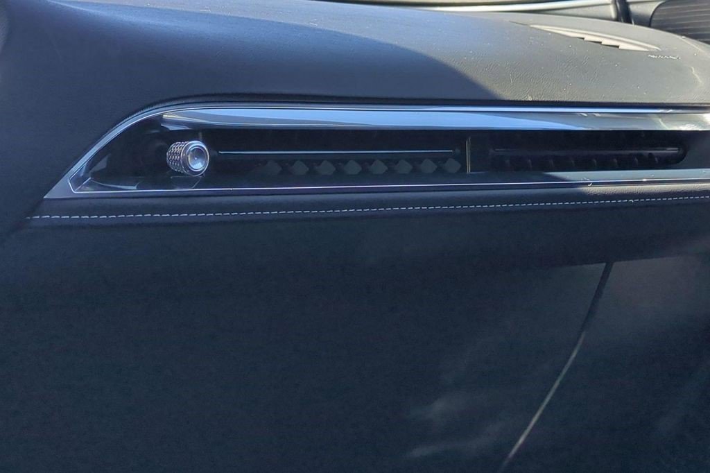 Certified 2024 Cadillac Lyriq Luxury image 25