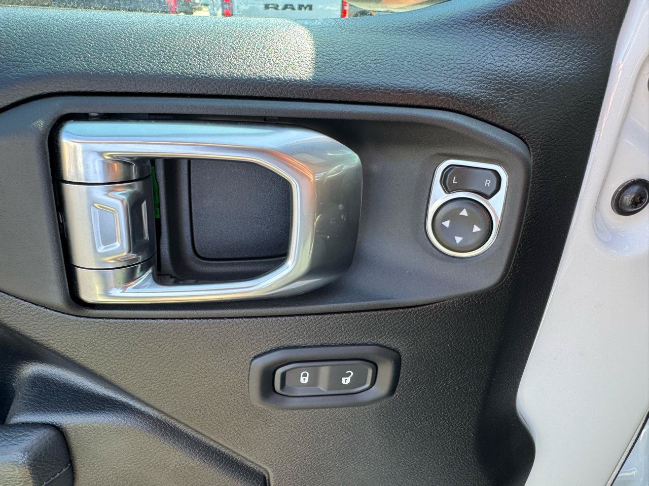 Used 2025 Jeep Wrangler Unlimited Sport AWD/4WD image 13