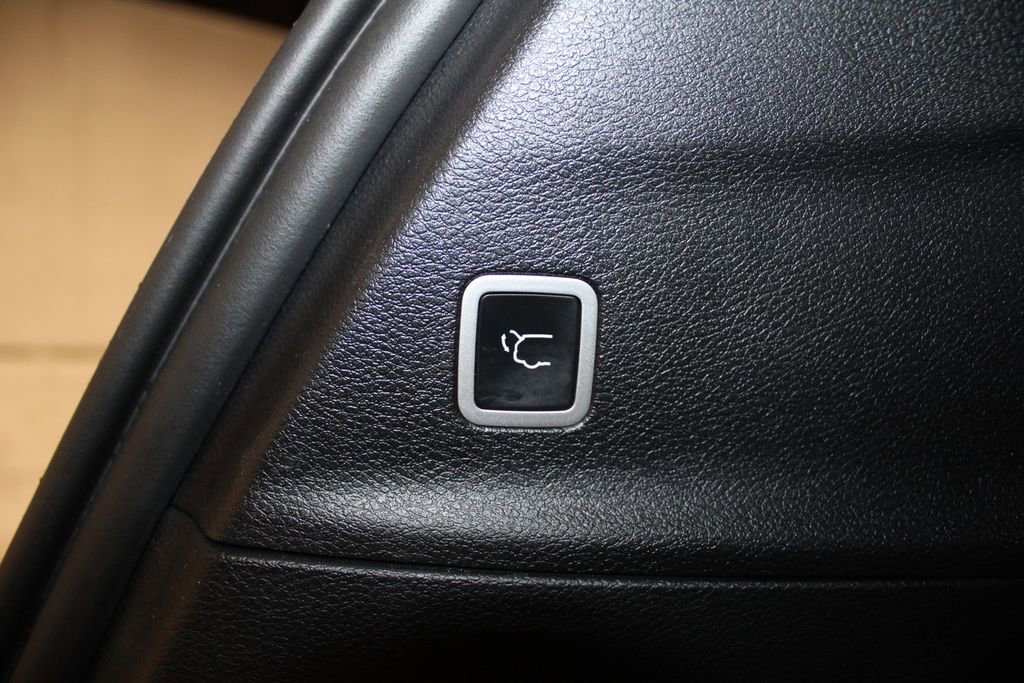 Used 2025 Chrysler Pacifica Select image 38