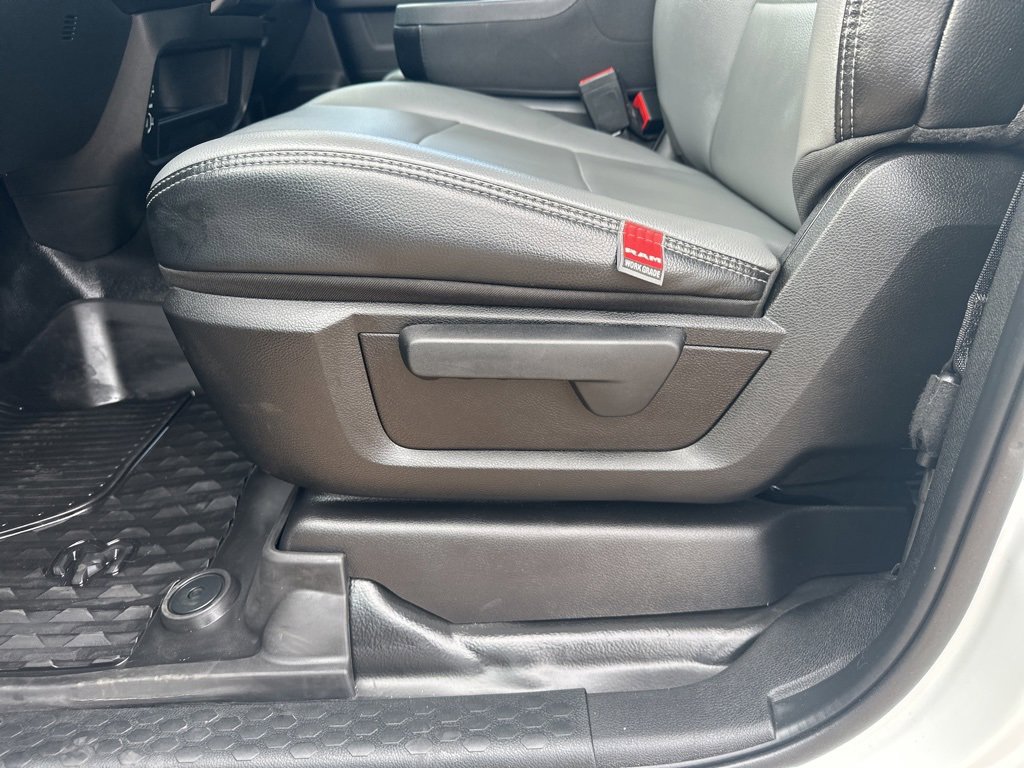 Used 2024 RAM 2500 Tradesman w/ Chrome Appearance Group image 13