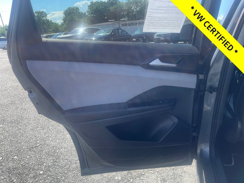 Certified 2023 Volkswagen Taos SE w/ Black Wheel Package AWD/4WD image 19
