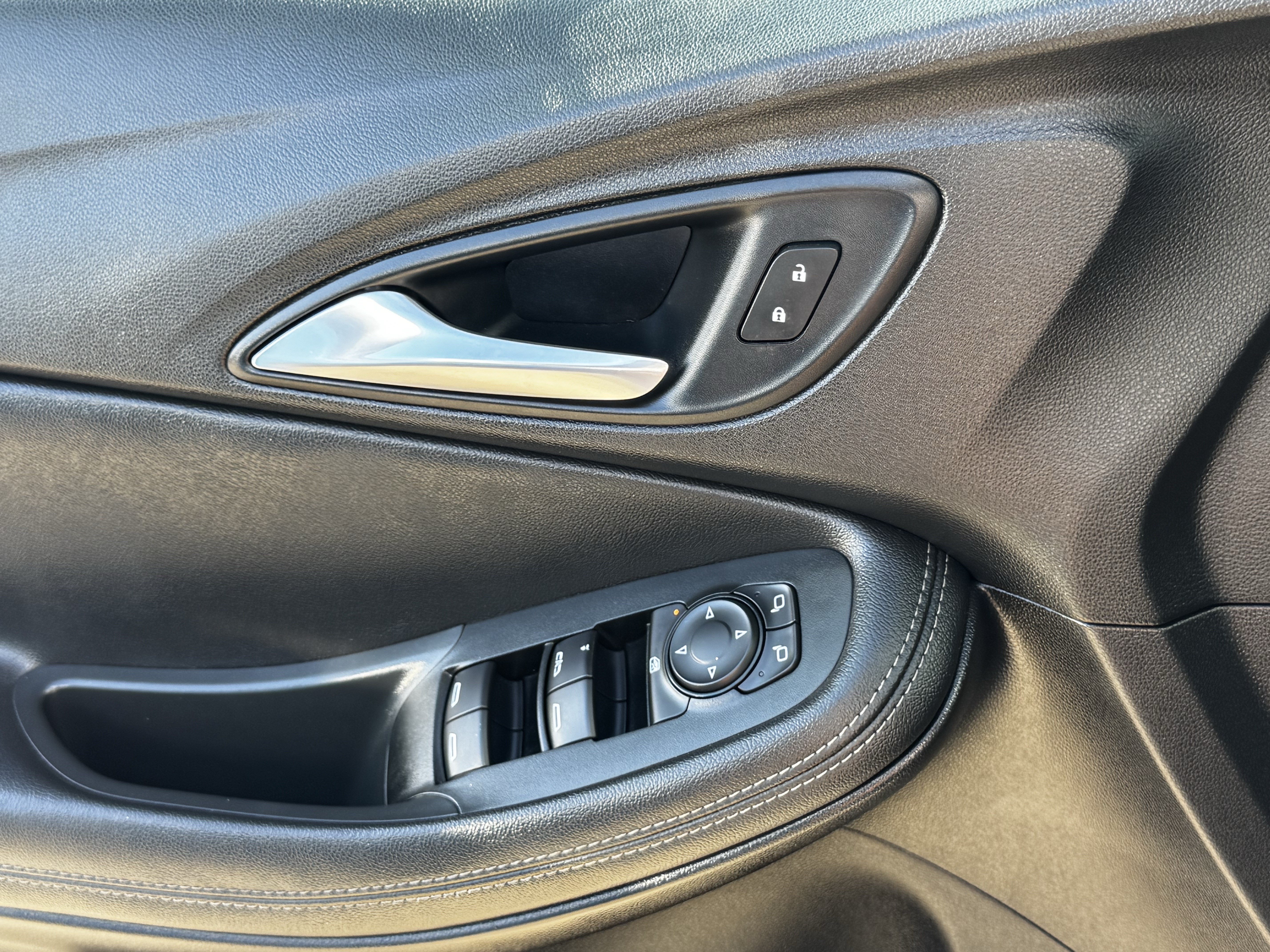 Used 2020 Buick Encore GX Preferred FWD image 26