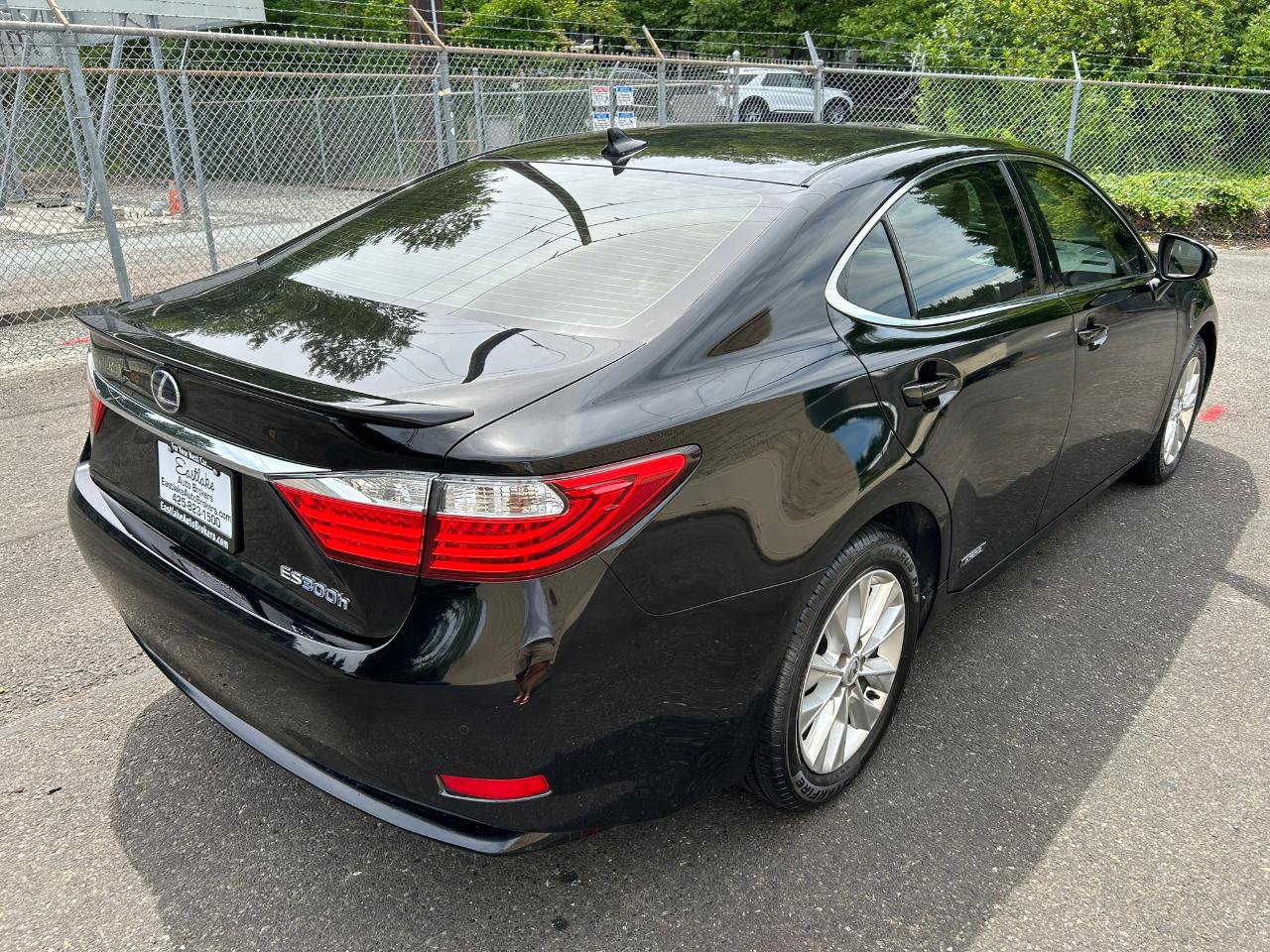 Used 2014 Lexus ES 300h w/ Luxury Package w/Bamboo Trim FWD image 5